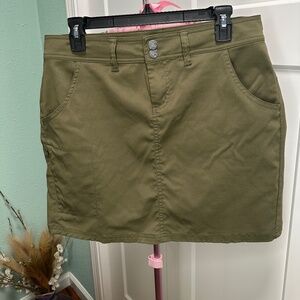 PrAna olive green utility size 6 Hiking Activewear Olive Green Mini Skirt activ
